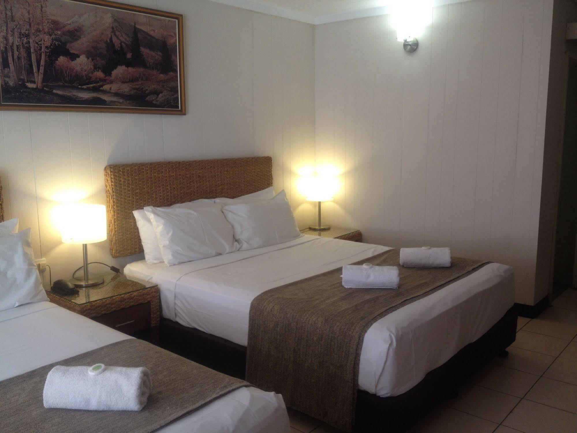 Pine Tree Motel Katherine Esterno foto
